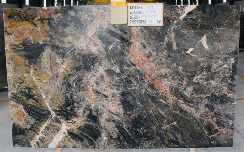 Lava De Oro Granite Slabs