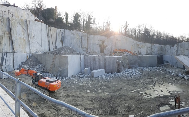 Beola Argentata Di Monte Quarry