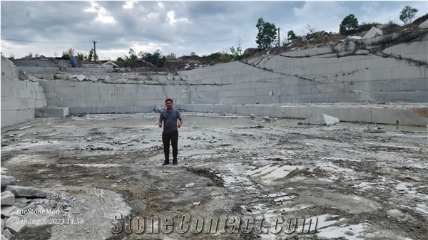 Classic Light Grey Granite Quarry