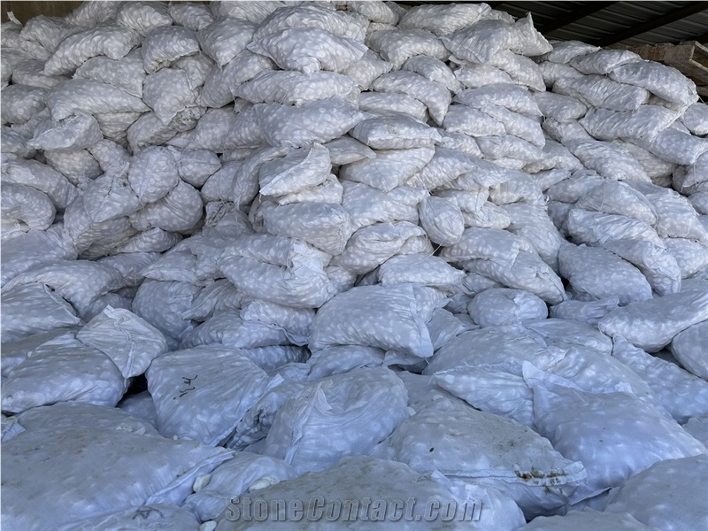 Snow White Pebbles For Garden Landscape Customized Size