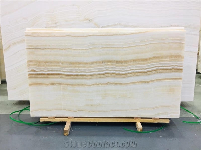 White Akdag Onyx Slabs With Straight Grain