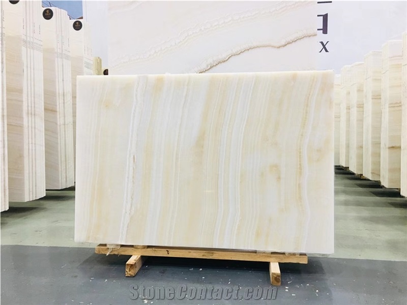 White Akdag Onyx Slabs With Straight Grain
