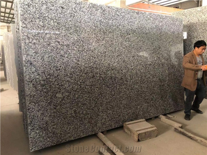 China New Spray White Granite Slab Tiles Wall Floor