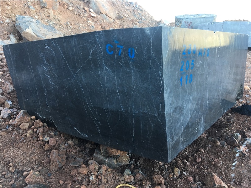 Black Maku Marble Blocks