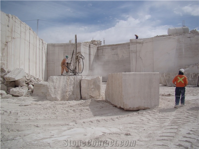 Travertino Du Rocas Quarry