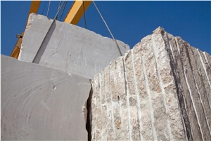 Travertino Du Rocas Quarry