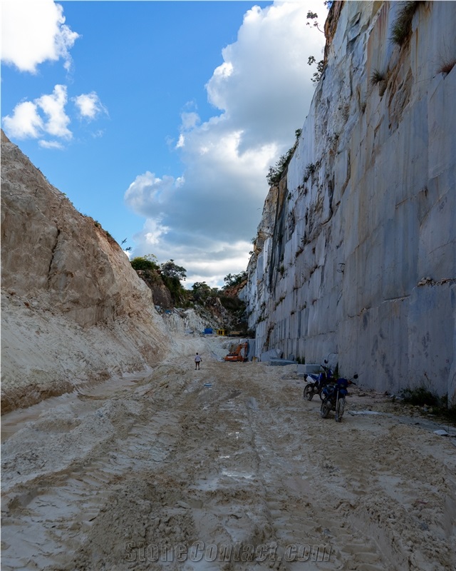 Azul Macaubas Quartzite Quarry