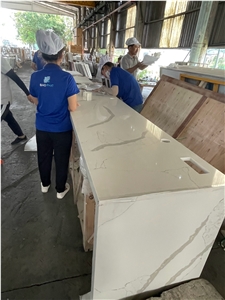 Laminated Calacatta Laza Quartz Table Top For Hotel Bar