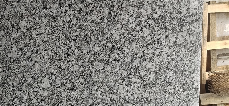 Spray White Granite Polished Granite Tiles