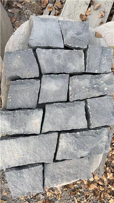 G654 Dark Grey Natural Pavement Setts