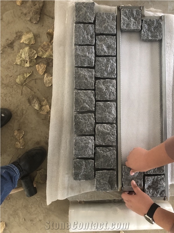 G654 Dark Grey Natural Pavement Setts