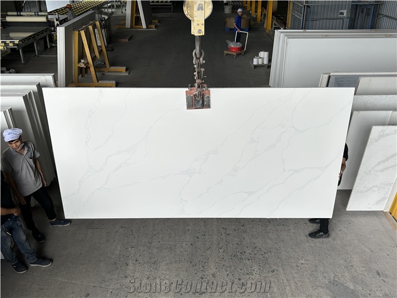 Vietnam White Calacatta Quartz Slabs With Grain-Free Base