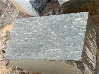 Multicolor Green Rough Granite Blocks
