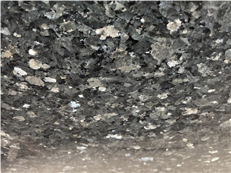 [HOT] New Emerald Pearl Slabs & Tile