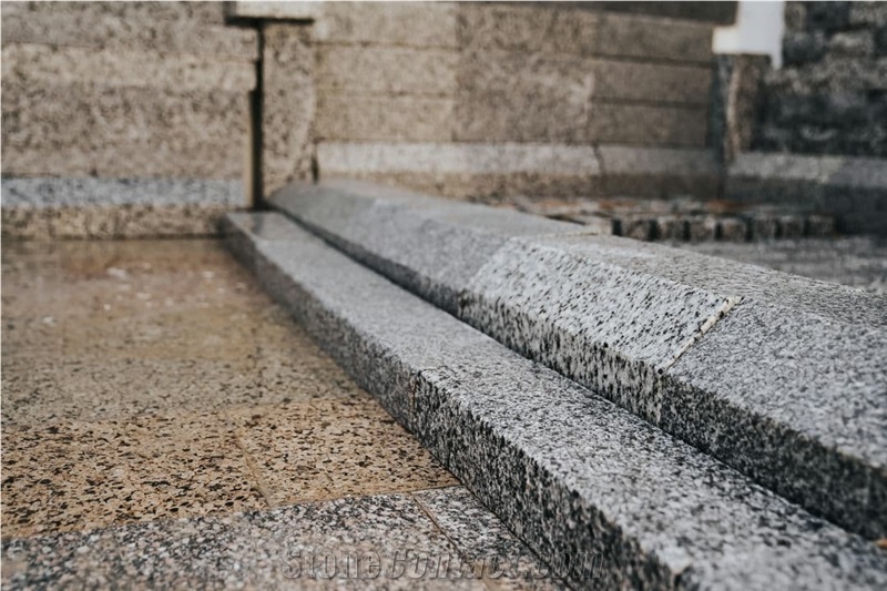FULL BATTER KERBSTONE