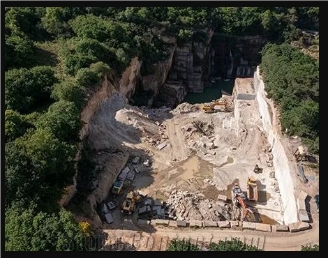 Rose De La Clarte Granite Quarry