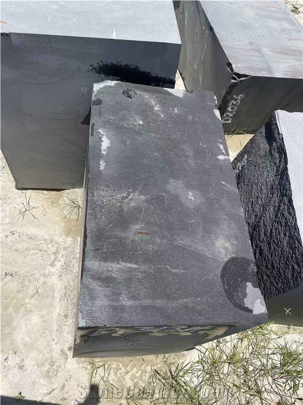 Nero Assoluto Granite Blocks