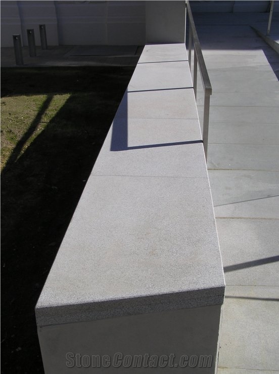Jamovy Zulovy Granite Wall Parapets