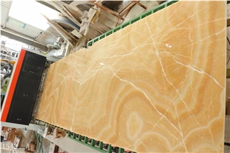 China Honey Onyx Slabs Golden Agate Onix Tile Wall Floor Use