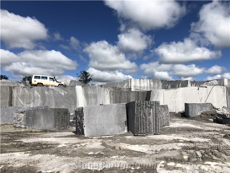 Brown Antique Granite Quarry