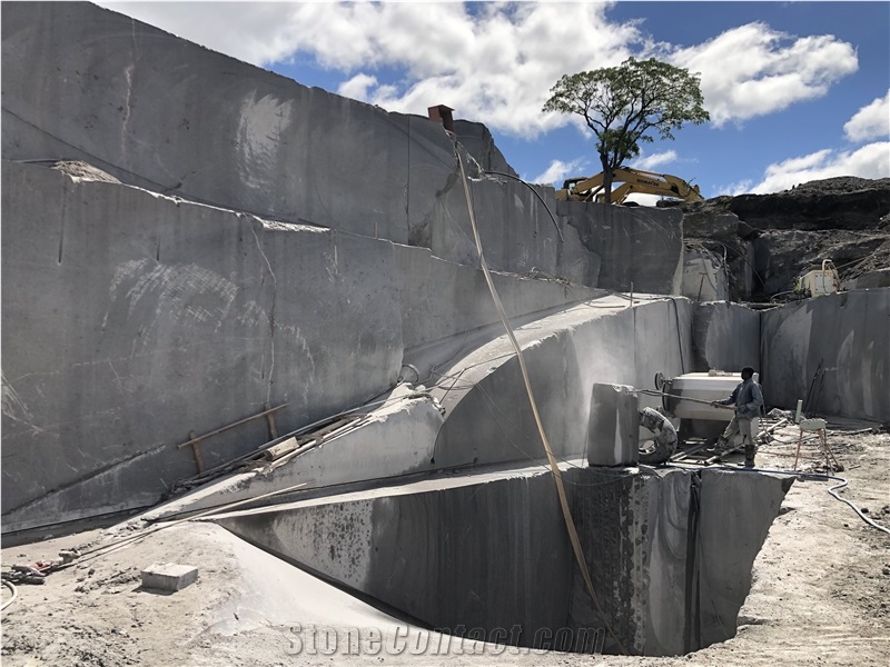 Brown Antique Granite Quarry