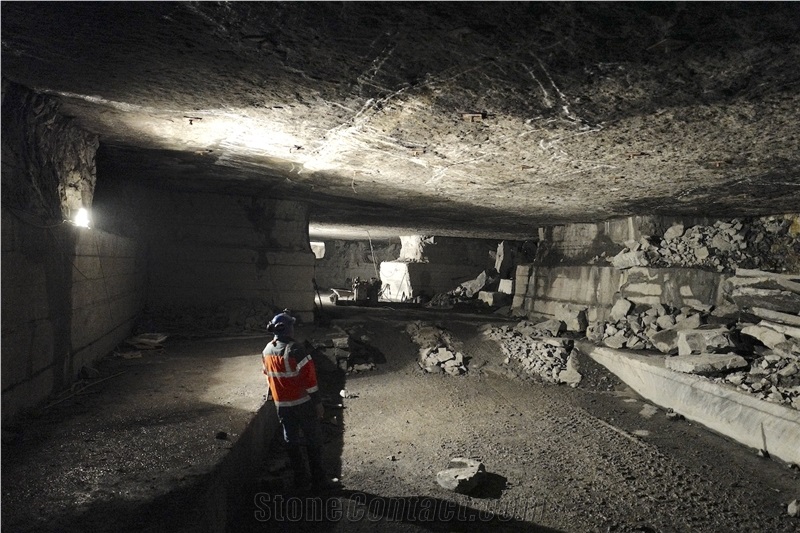 Nero Belgio Limestone - Noir De Golzinne Limestone Quarry