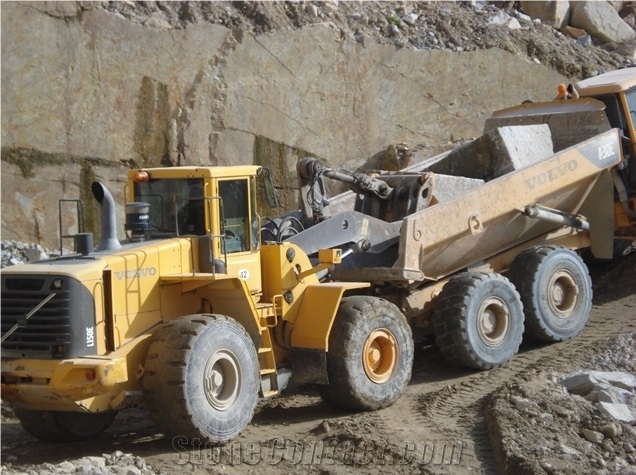 Cinza Castro Granite Quarry
