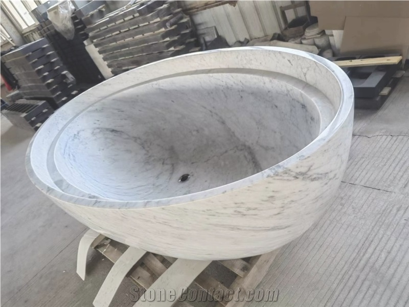 Bianco Cararra Freestanding Oval Bathtub