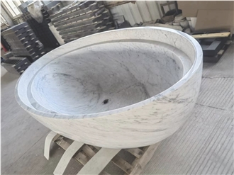 Bianco Cararra Freestanding Oval Bathtub