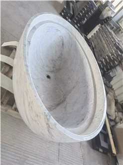 Bianco Cararra Freestanding Oval Bathtub