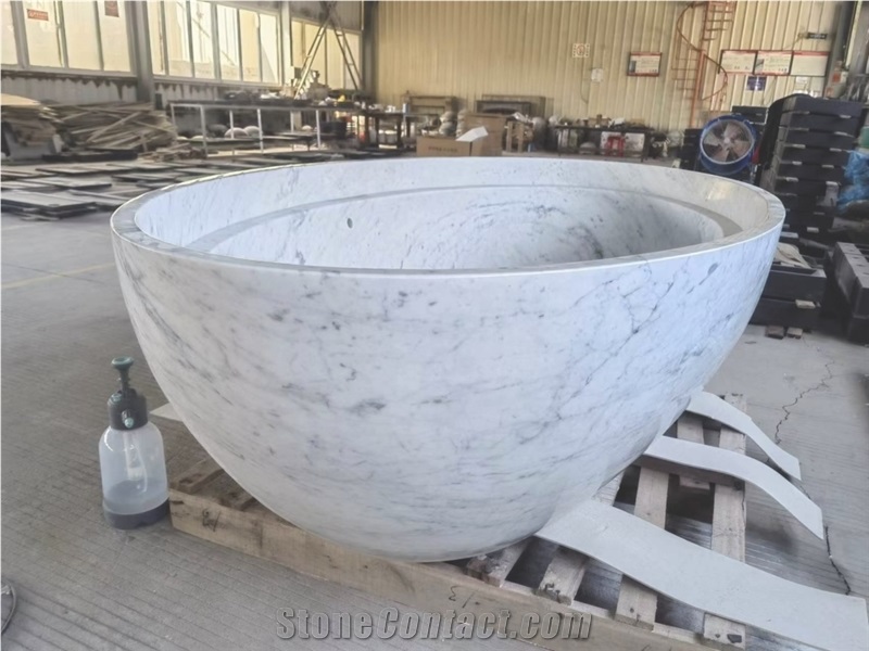 Bianco Cararra Freestanding Oval Bathtub
