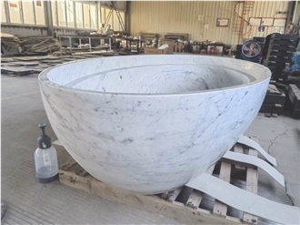 Bianco Cararra Freestanding Oval Bathtub