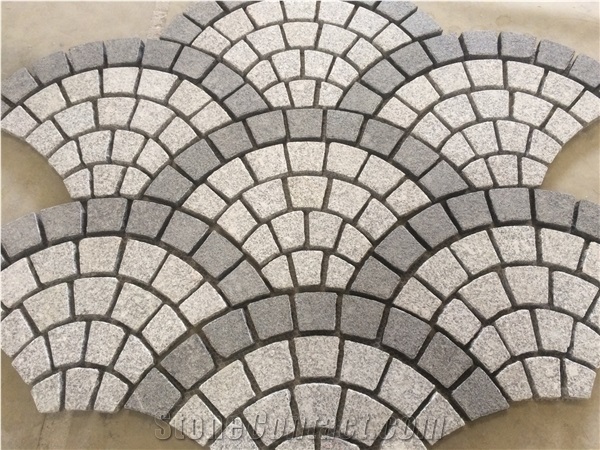 Grey Fan Pattern Granite Cobbles Driveway Paver On Mesh