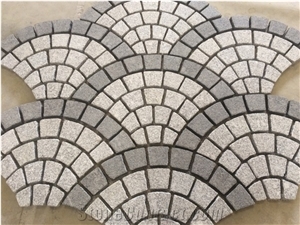 Grey Fan Pattern Granite Cobbles Driveway Paver On Mesh