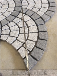 Grey Fan Pattern Granite Cobbles Driveway Paver On Mesh