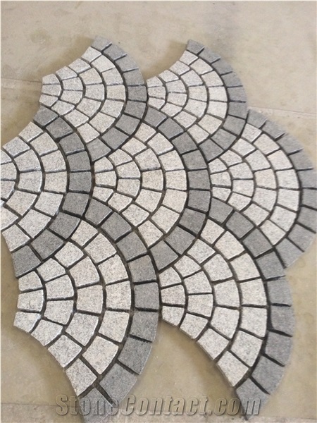 Grey Fan Pattern Granite Cobbles Driveway Paver On Mesh