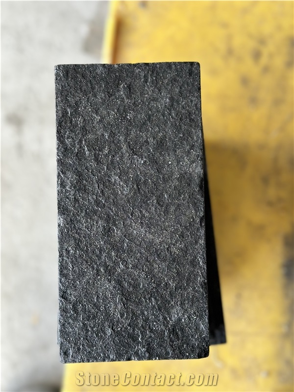 Black Basalt Cobble Large Ashlar Flamed