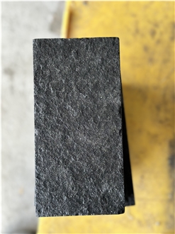 Black Basalt Cobble Large Ashlar Flamed
