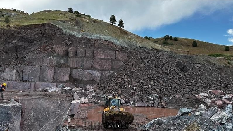 Rosso Levanto Marble Quarry