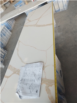5017 Calacatta Quartz Kitchen Worktops With Gold Vein