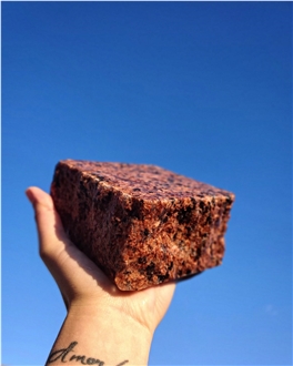 Ukrain Granite Red Pomegranate, Side Split, Top Flamed Cubes