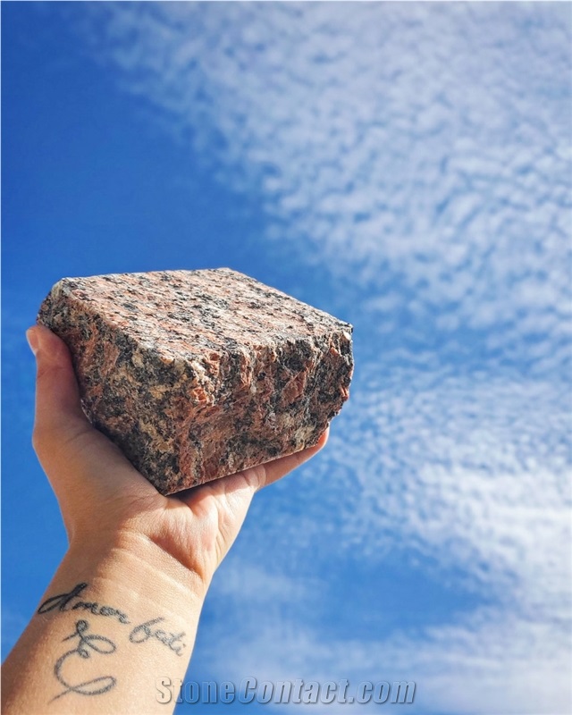 Ukrainian Granite Red Crystal, Sides Split, Top Flamed Cubes