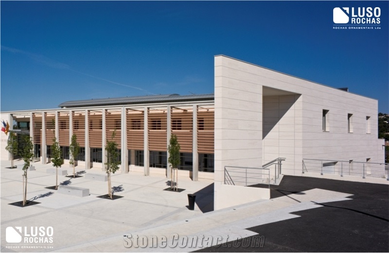 Semi Rijo LR Honed Limestone Facade