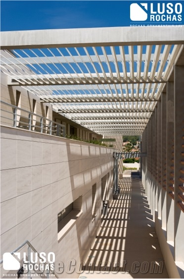 Semi Rijo LR Honed Limestone Facade