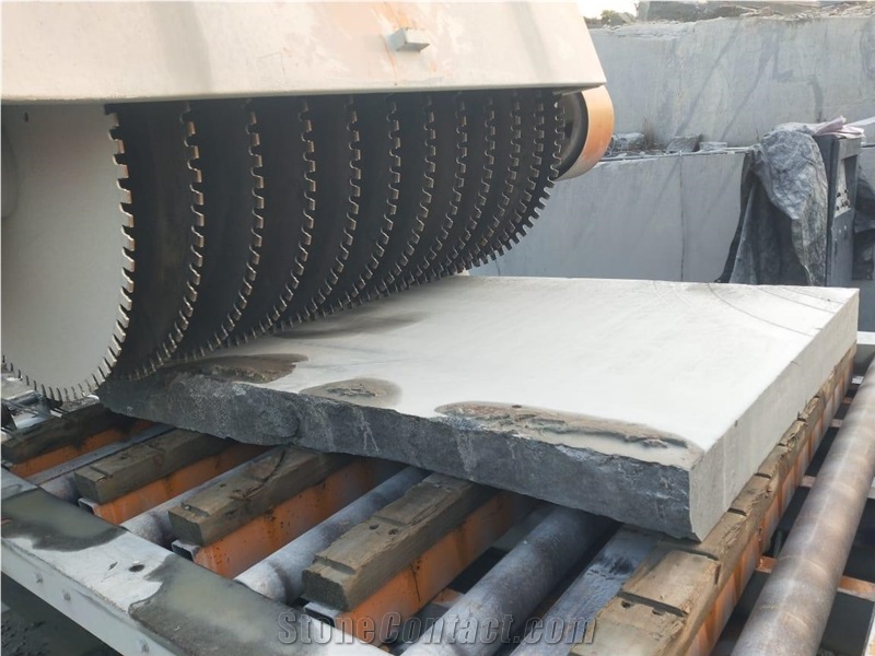 R Black Granite Tiles