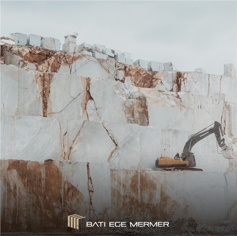 Tundra Zebra Marble (Calacatta Gray Marble) Quarry