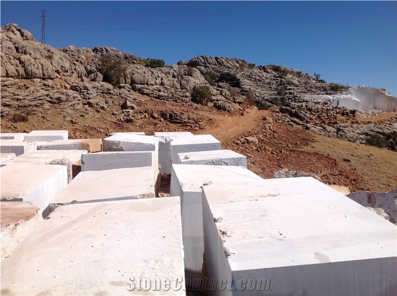 Botticino Royal Beige Marble Quarry