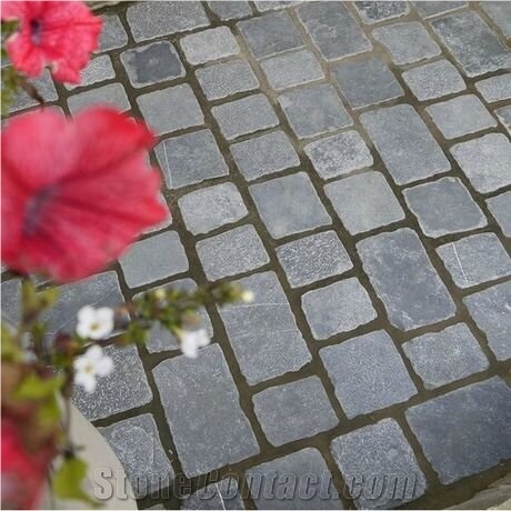 Hartlebury Weathered Limestone Cobble Setts