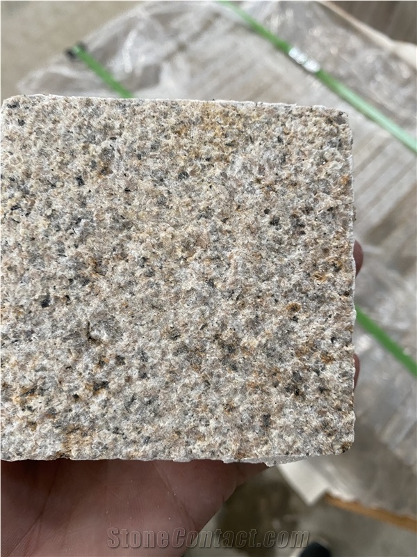 China Beige Granite Flamed Cube Stone For Outdoor Paving