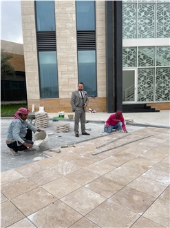 Crosscut Beige Travertine Slabs